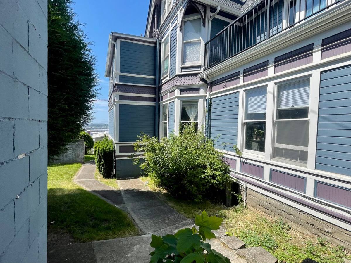Apartment for rent at 1014 N Garden St, Bellingham, WA 98225