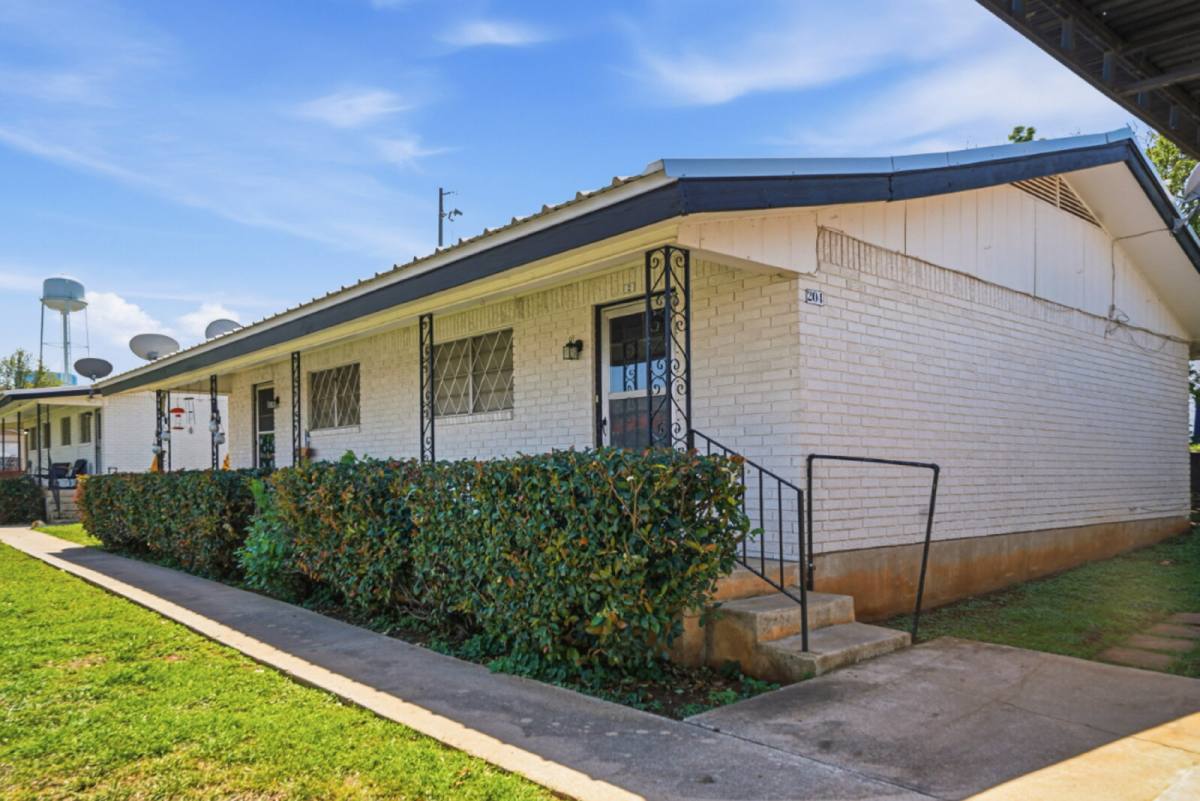 Apartment for rent at 204 W Lampasas St #2, Llano, TX 78643