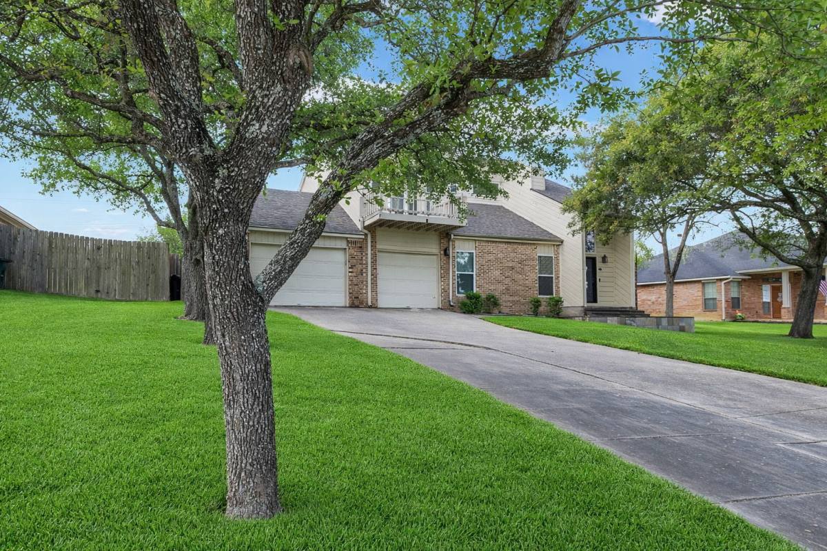 House for rent at 219 April Waters Dr W, Montgomery, TX 77356