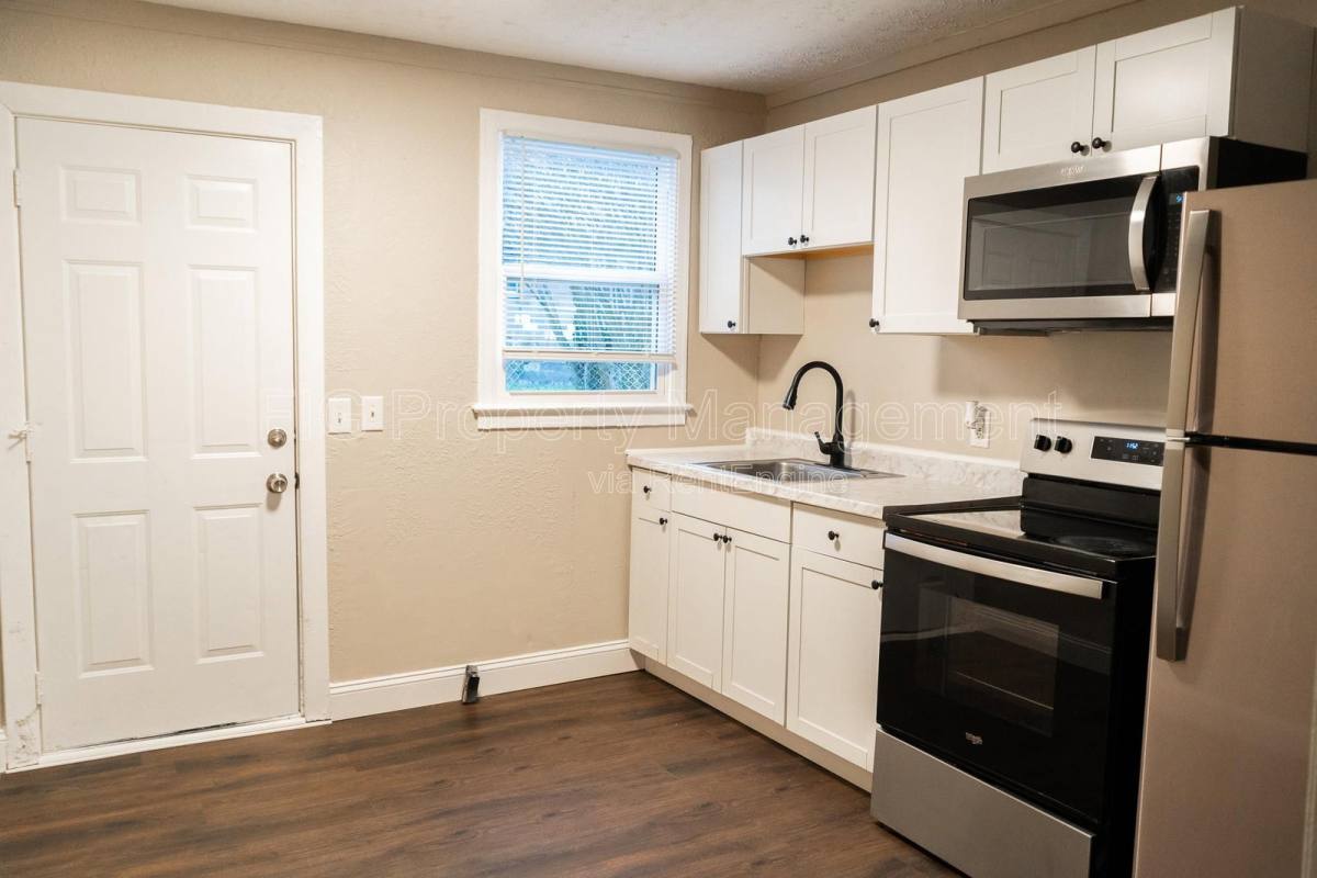 Apartment for rent at 1414 Chicago Ave, Knoxville, TN 37917