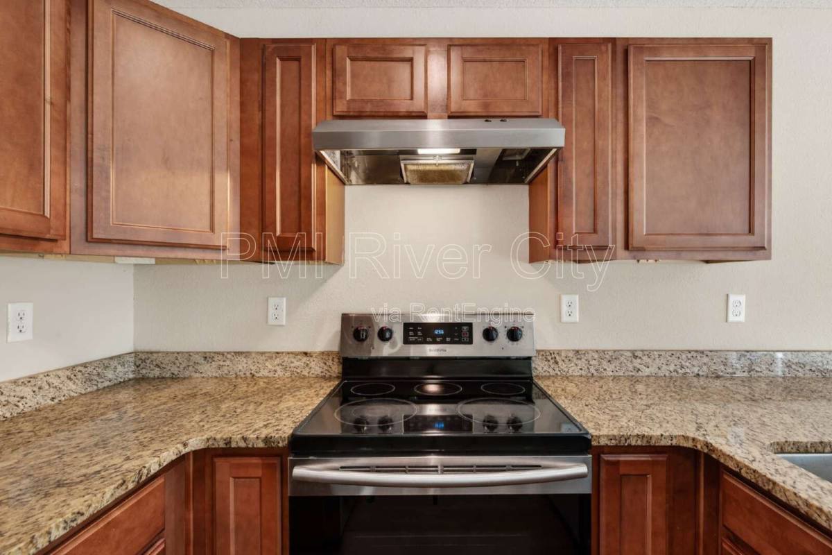 Townhouse for rent at 7608 Rain Forest Dr N, Jacksonville, FL 32277