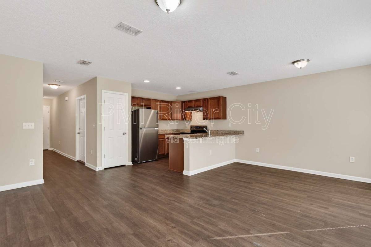 Townhouse for rent at 7608 Rain Forest Dr N, Jacksonville, FL 32277