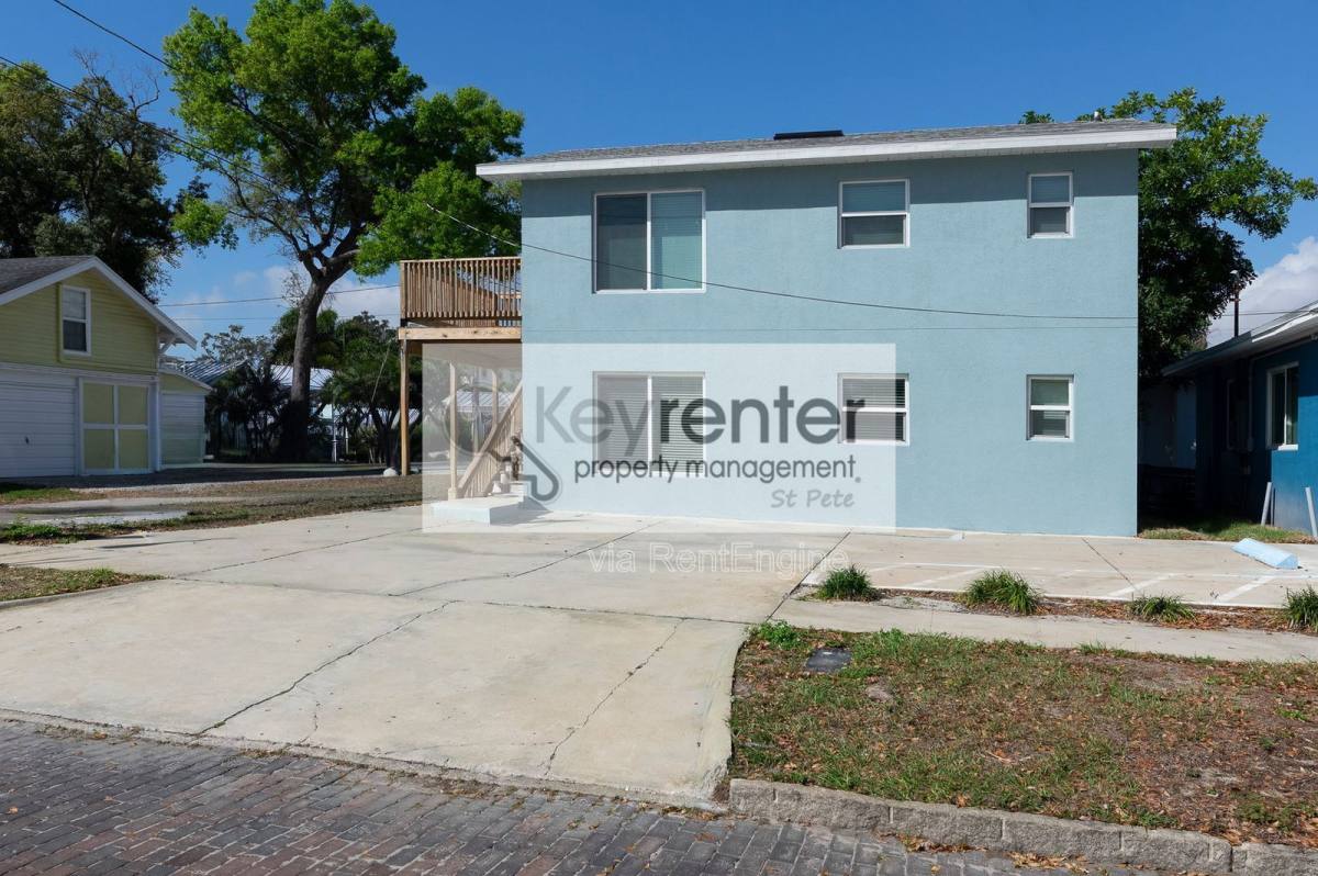 Townhouse for rent at 454 21st St N, Saint Petersburg, FL 33713