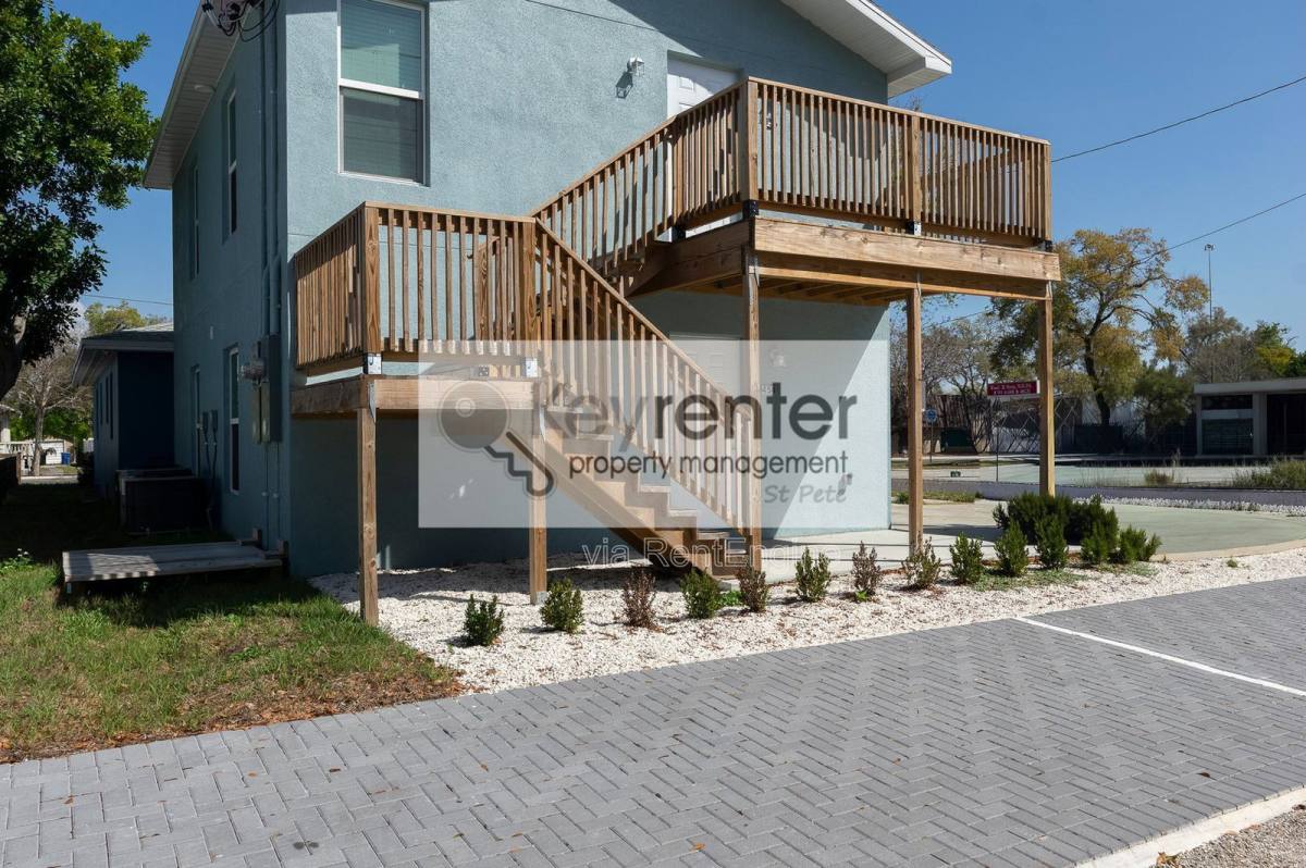 Townhouse for rent at 454 21st St N, Saint Petersburg, FL 33713