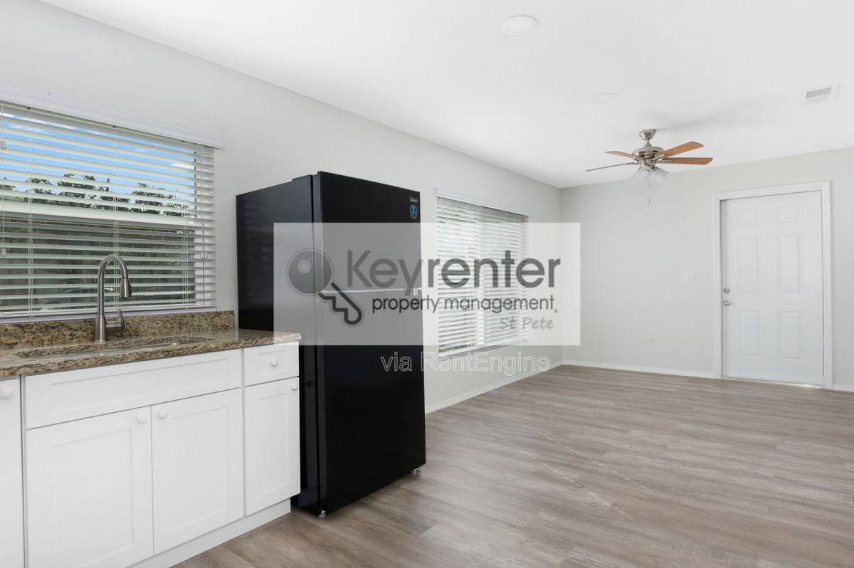 Townhouse for rent at 454 21st St N, Saint Petersburg, FL 33713