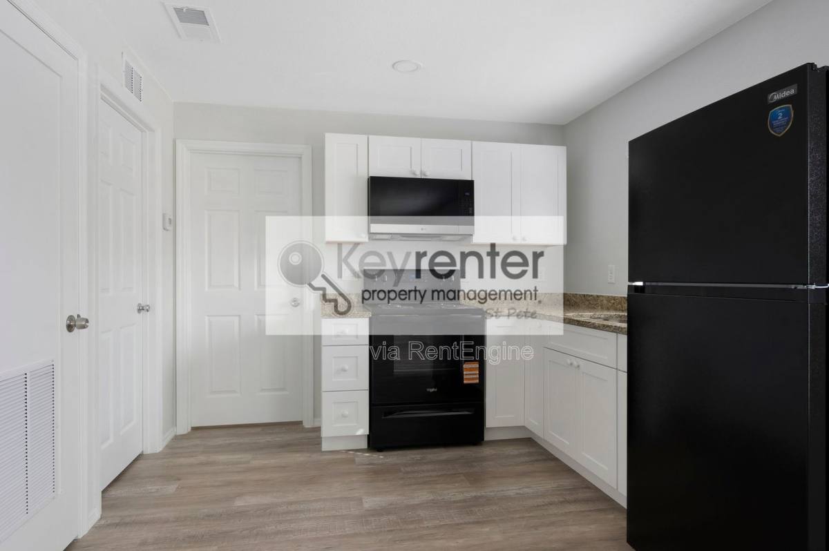 Townhouse for rent at 454 21st St N, Saint Petersburg, FL 33713