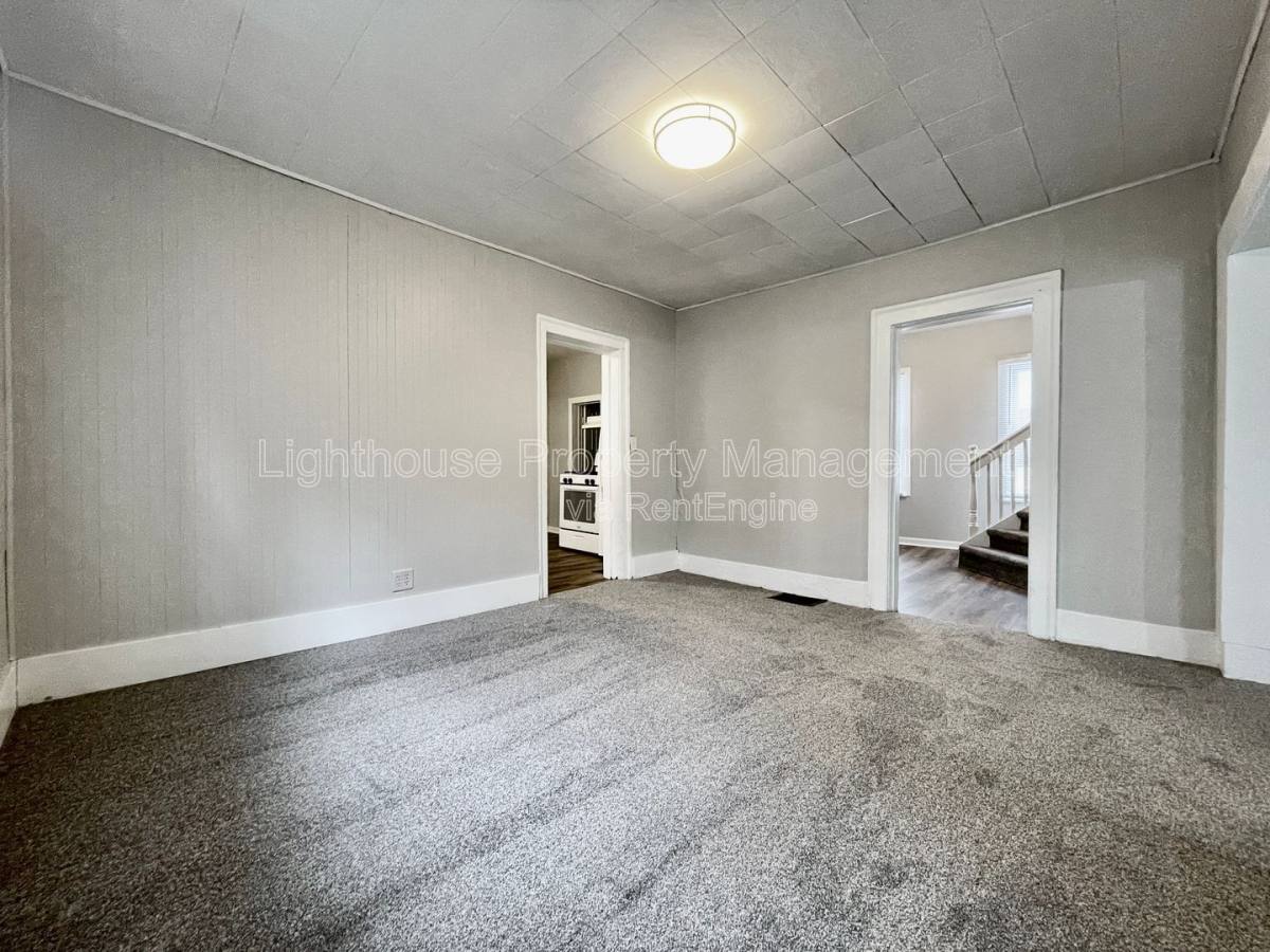 House for rent at 1011 Quarry Ave NW, Grand Rapids, MI 49504