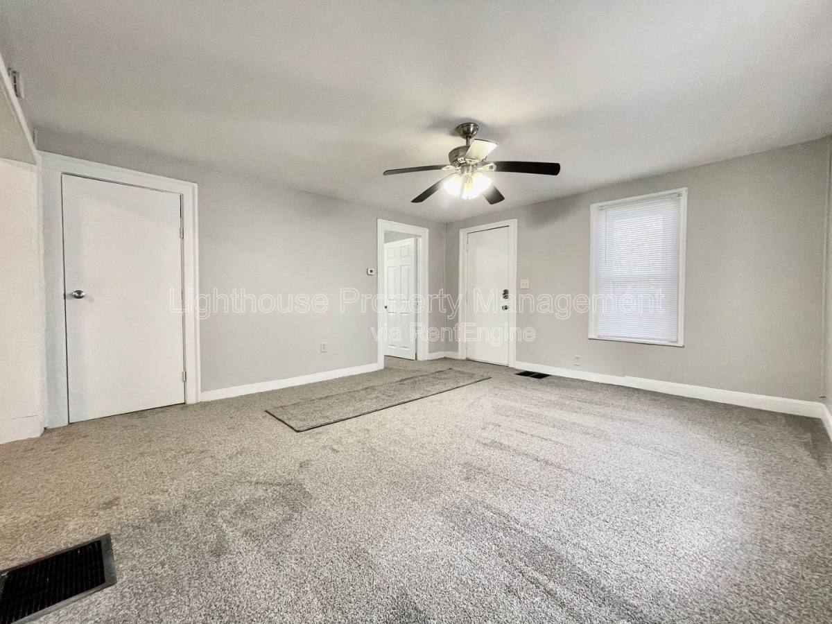 House for rent at 1011 Quarry Ave NW, Grand Rapids, MI 49504