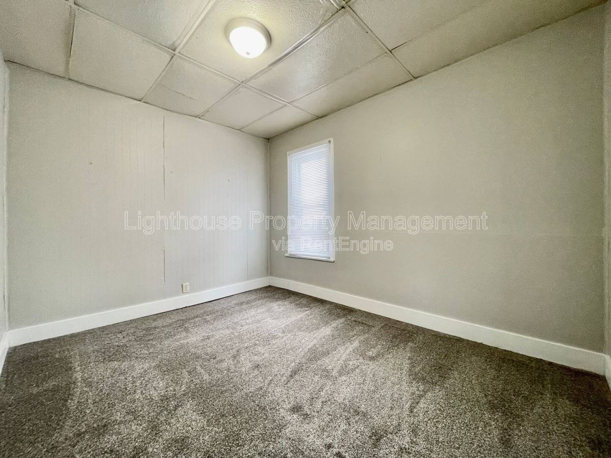 House for rent at 1011 Quarry Ave NW, Grand Rapids, MI 49504