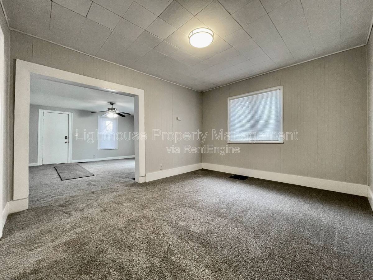 House for rent at 1011 Quarry Ave NW, Grand Rapids, MI 49504