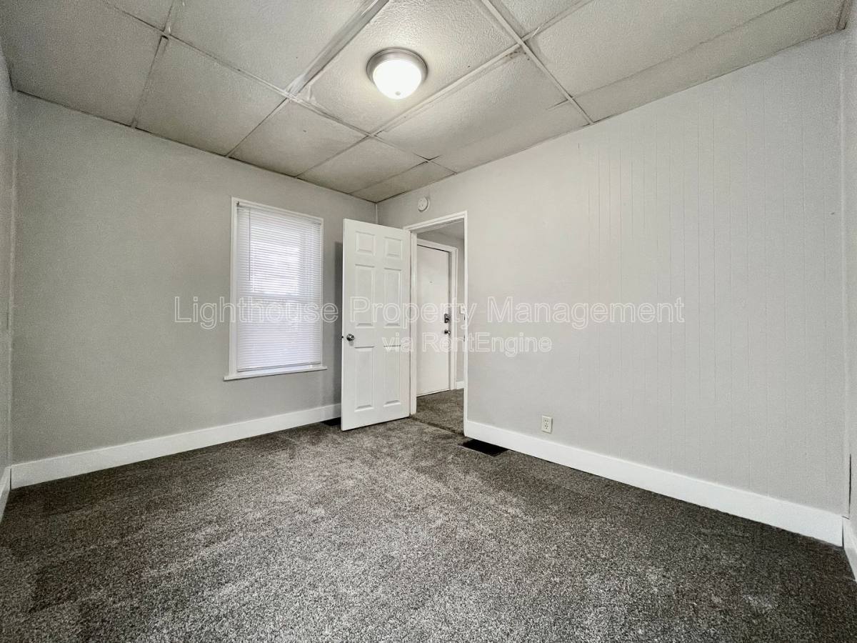 House for rent at 1011 Quarry Ave NW, Grand Rapids, MI 49504