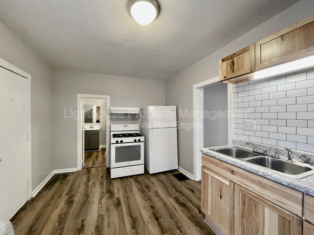 House for rent at 1011 Quarry Ave NW, Grand Rapids, MI 49504
