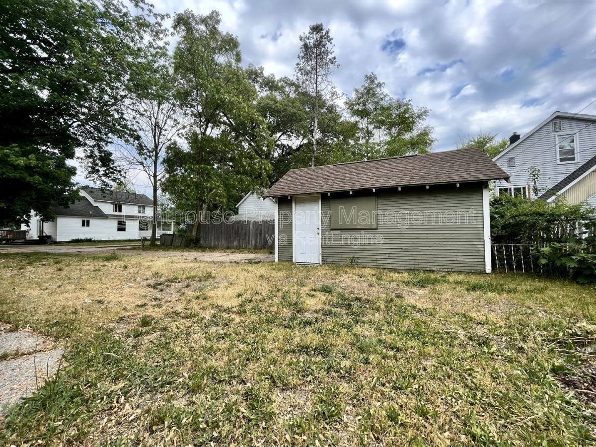 House for rent at 1126 Holt St, Muskegon, MI 49442