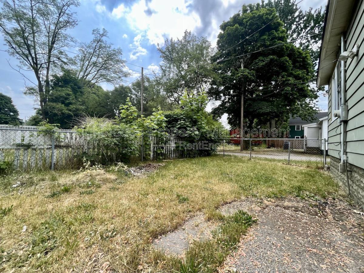 House for rent at 1126 Holt St, Muskegon, MI 49442
