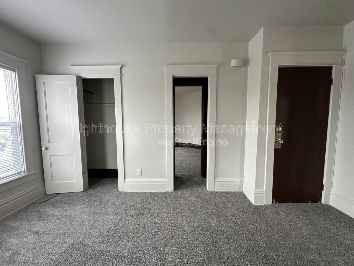 Apartment for rent at 566 Capital Ave SW #4, Battle Creek, MI 49015