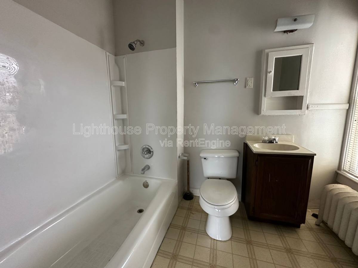 Apartment for rent at 566 Capital Ave SW #4, Battle Creek, MI 49015