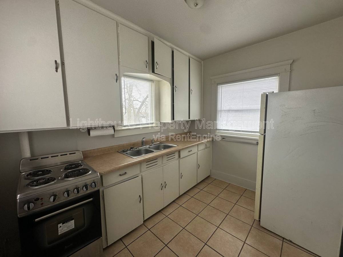 Apartment for rent at 566 Capital Ave SW #4, Battle Creek, MI 49015