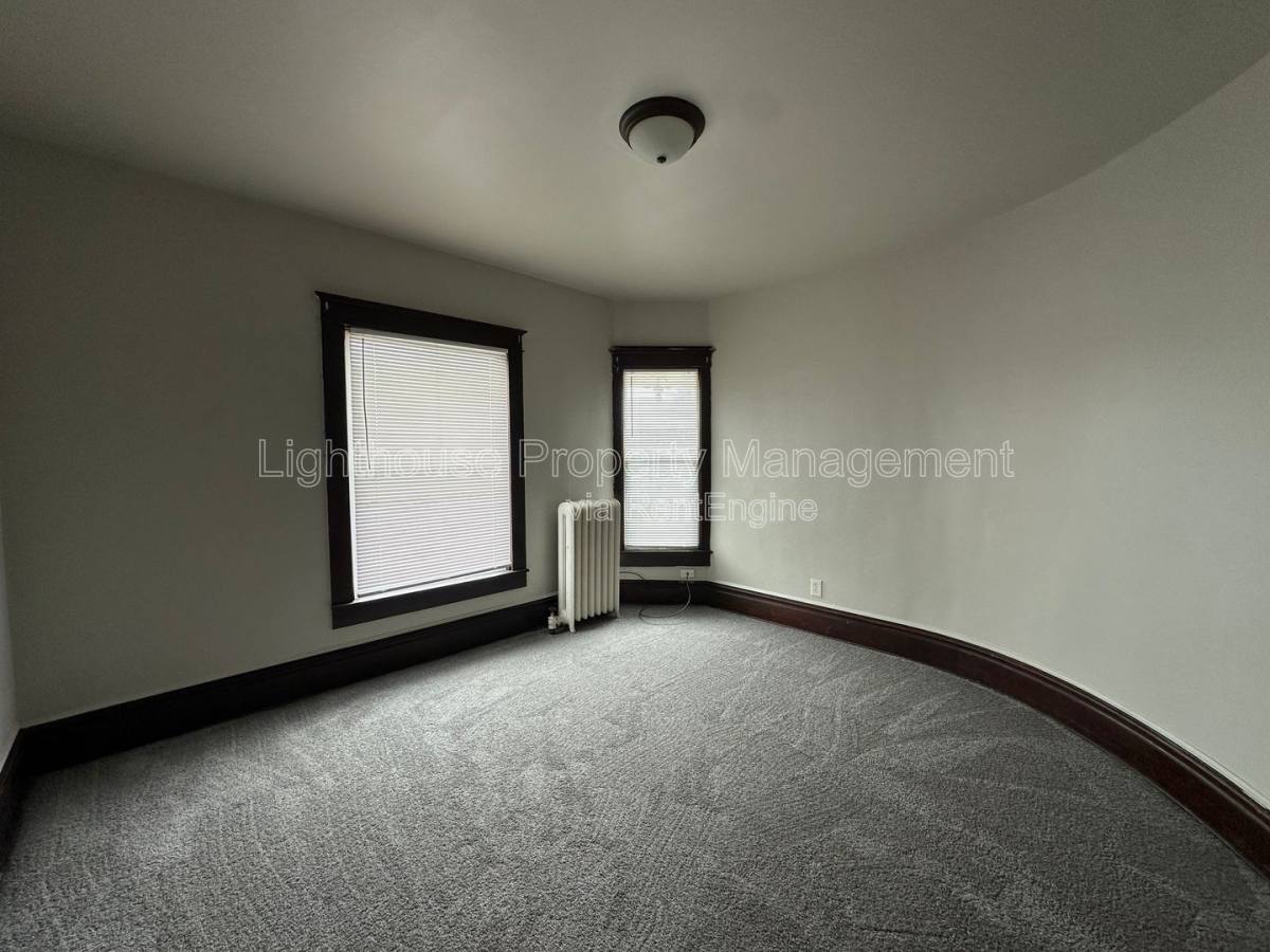 Apartment for rent at 566 Capital Ave SW #4, Battle Creek, MI 49015