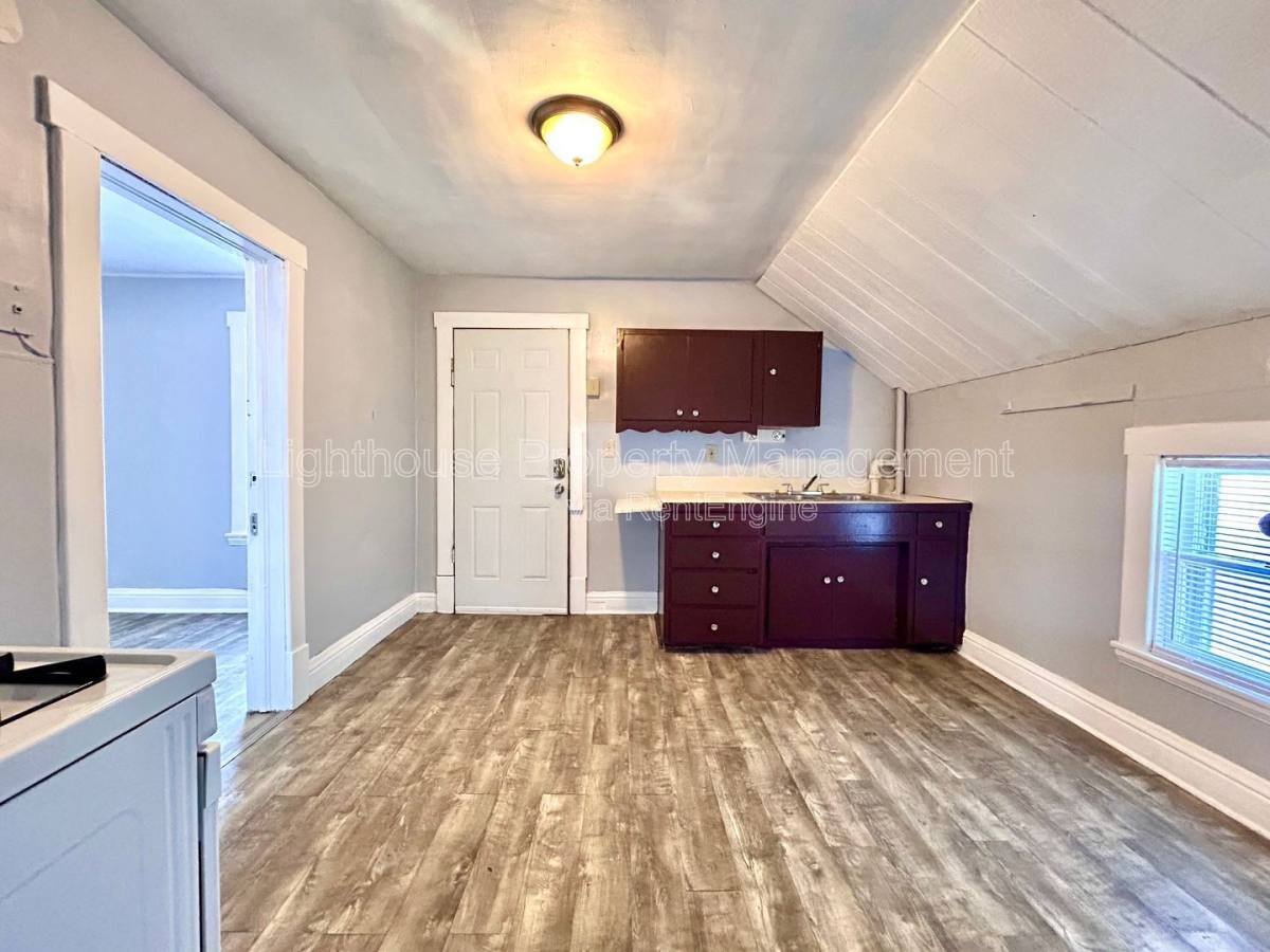 Apartment for rent at 2417 Reynolds St #2, Muskegon, MI 49444