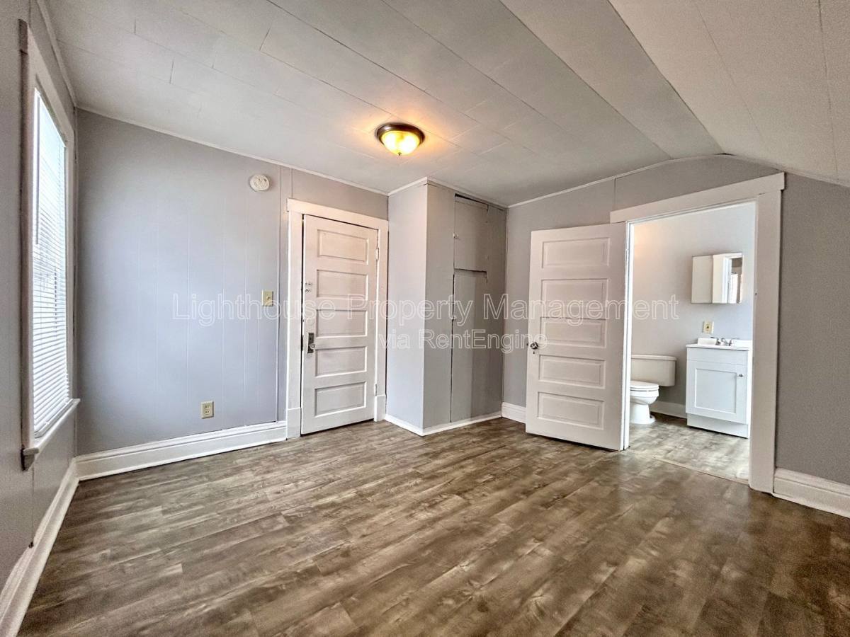 Apartment for rent at 2417 Reynolds St #2, Muskegon, MI 49444