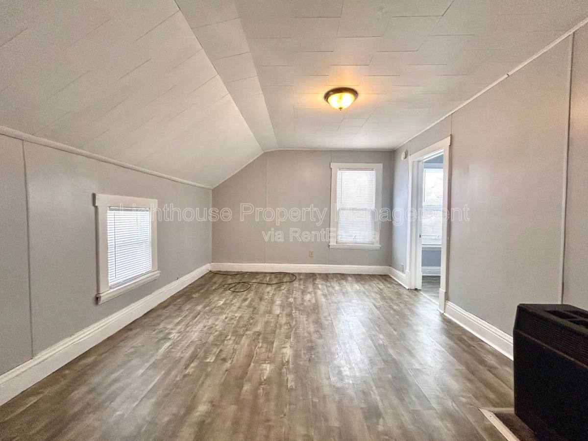 Apartment for rent at 2417 Reynolds St #2, Muskegon, MI 49444