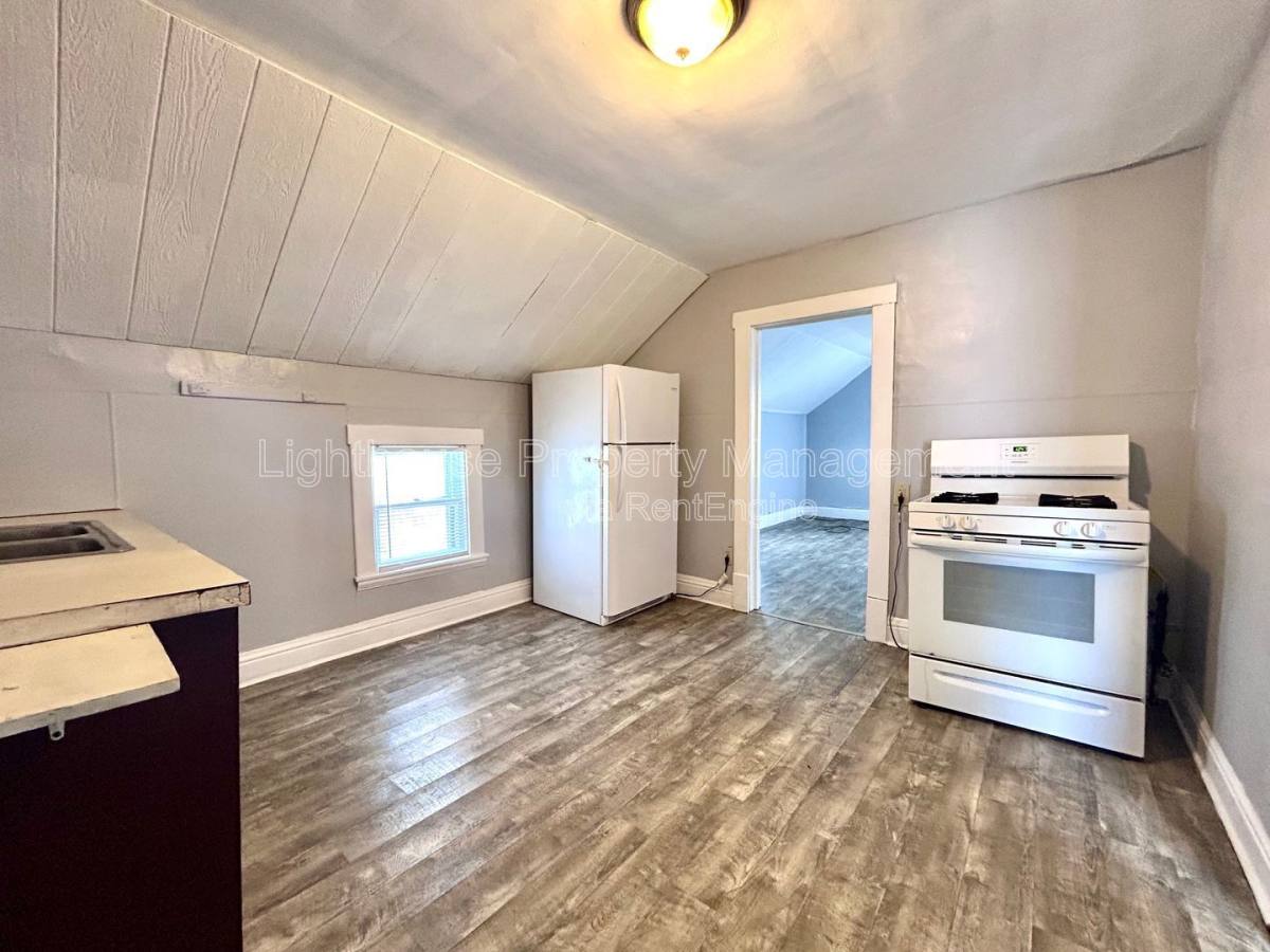 Apartment for rent at 2417 Reynolds St #2, Muskegon, MI 49444