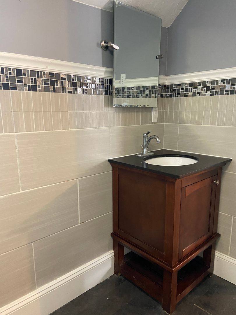 Apartment for rent at 223 E N St #2, Kalamazoo, MI 49007
