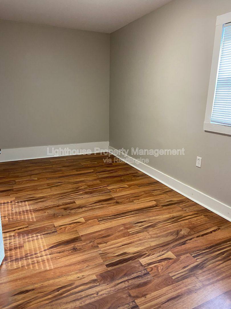 Apartment for rent at 223 E N St #2, Kalamazoo, MI 49007