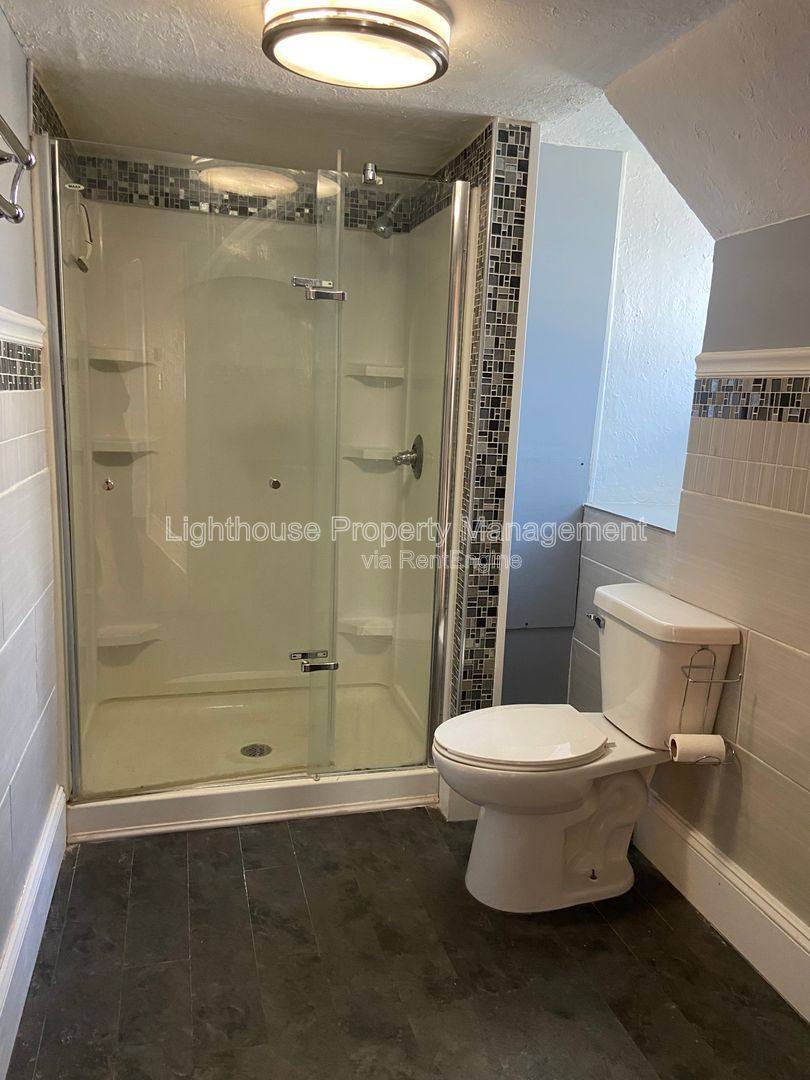 Apartment for rent at 223 E N St #2, Kalamazoo, MI 49007