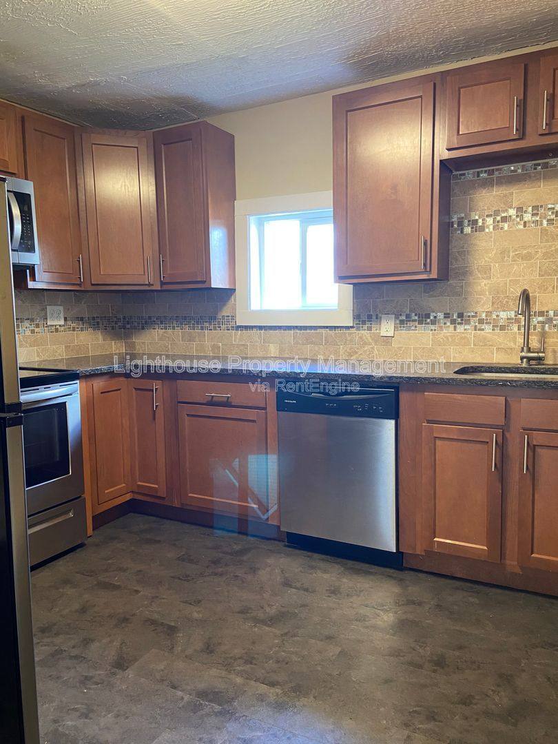 Apartment for rent at 223 E N St #2, Kalamazoo, MI 49007