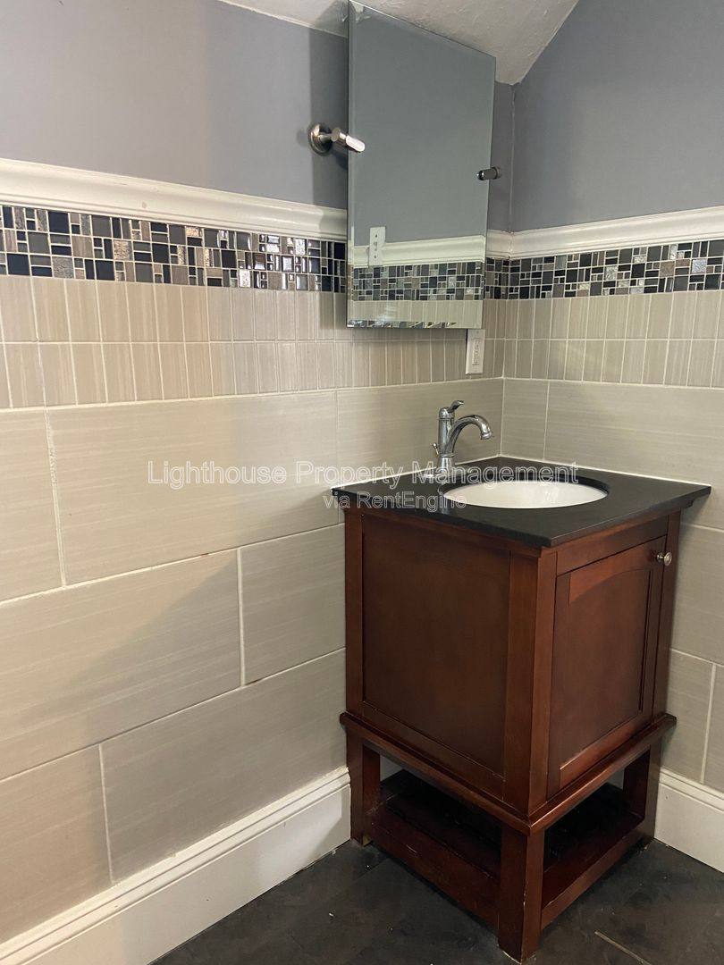Apartment for rent at 223 E N St #2, Kalamazoo, MI 49007