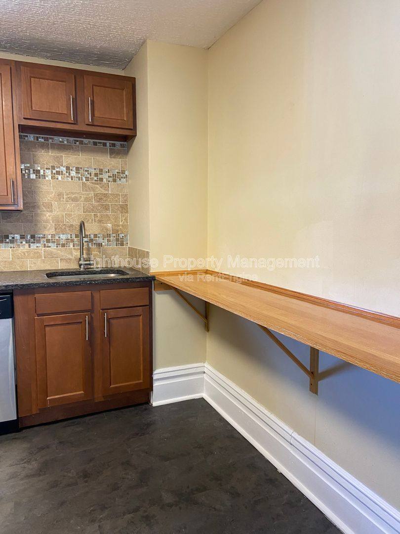 Apartment for rent at 223 E N St #2, Kalamazoo, MI 49007