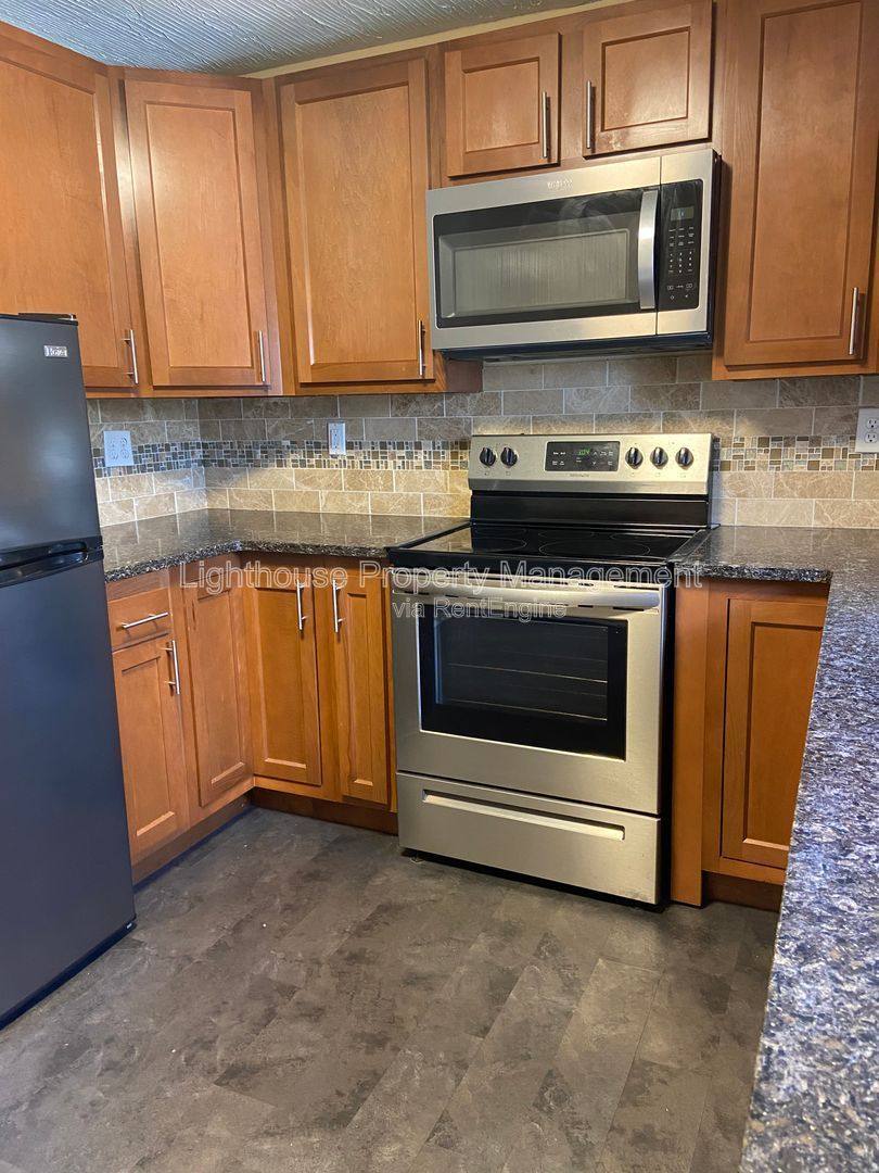 Apartment for rent at 223 E N St #2, Kalamazoo, MI 49007