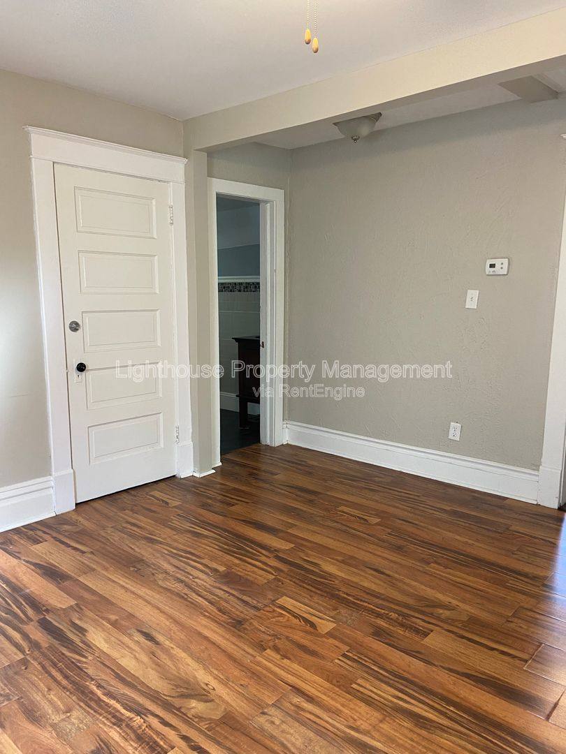 Apartment for rent at 223 E N St #2, Kalamazoo, MI 49007
