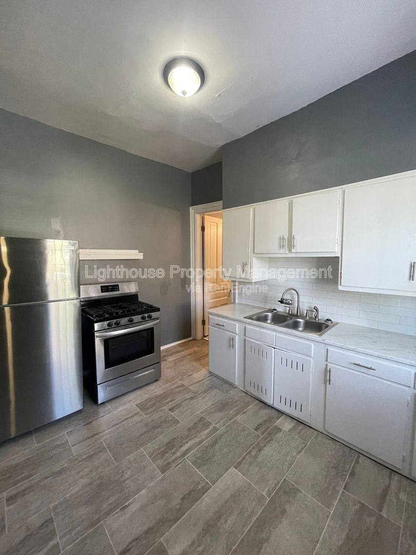 Apartment for rent at 809 W Cedar St #2, Kalamazoo, MI 49007