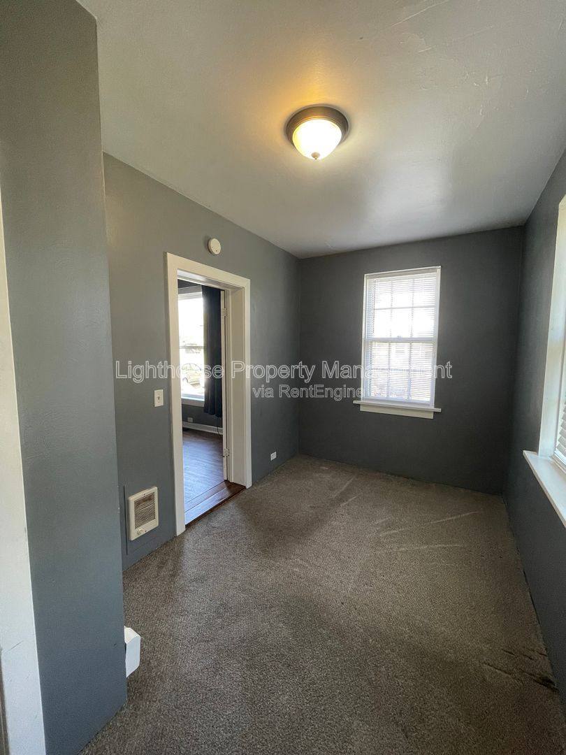 Apartment for rent at 809 W Cedar St #2, Kalamazoo, MI 49007