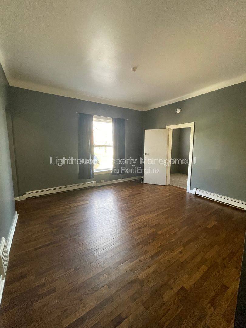 Apartment for rent at 809 W Cedar St #2, Kalamazoo, MI 49007