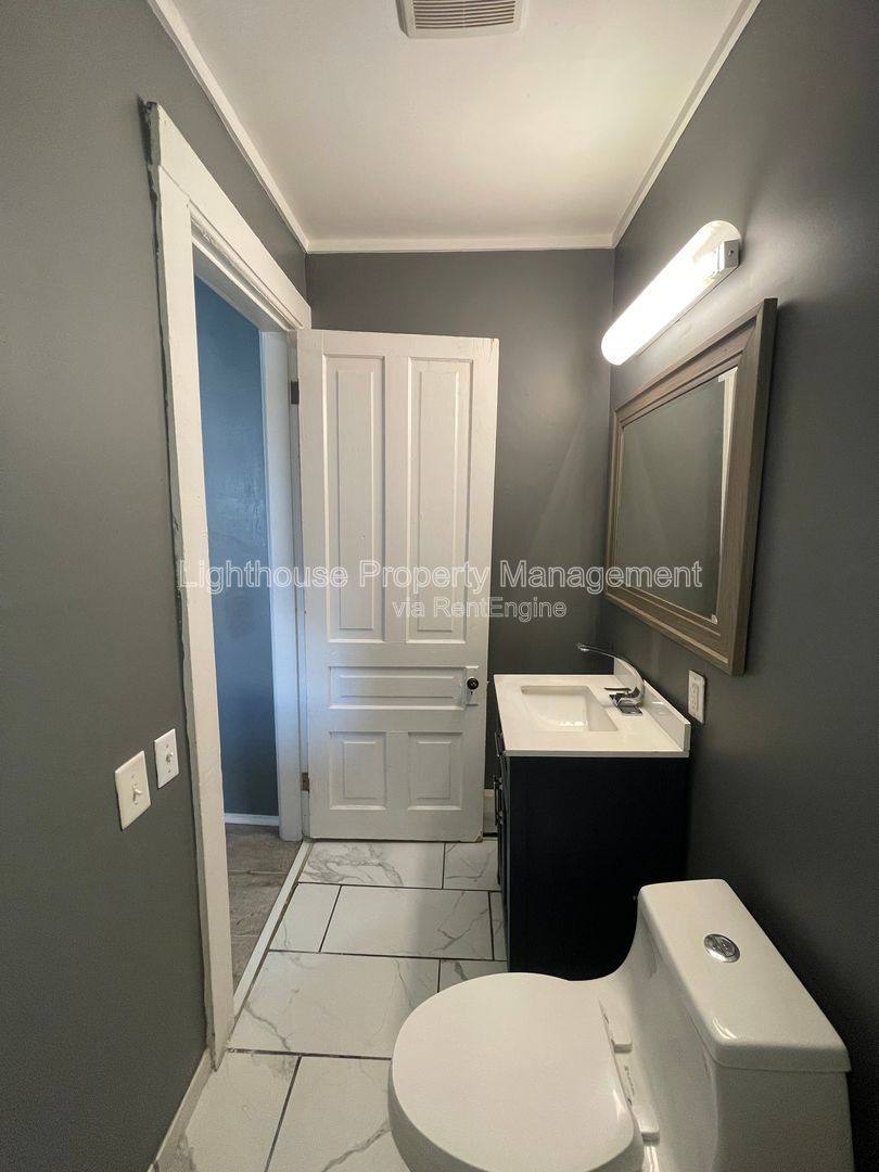 Apartment for rent at 809 W Cedar St #2, Kalamazoo, MI 49007