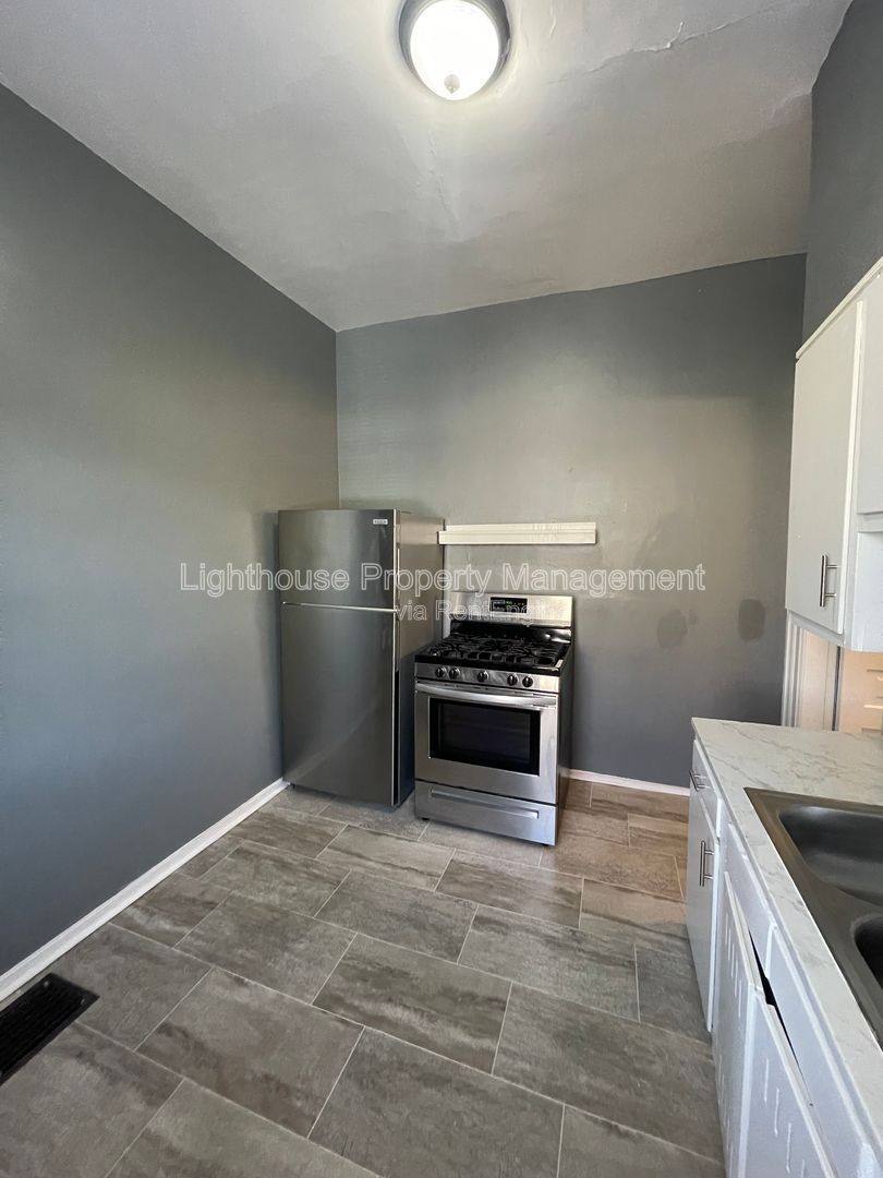 Apartment for rent at 809 W Cedar St #2, Kalamazoo, MI 49007