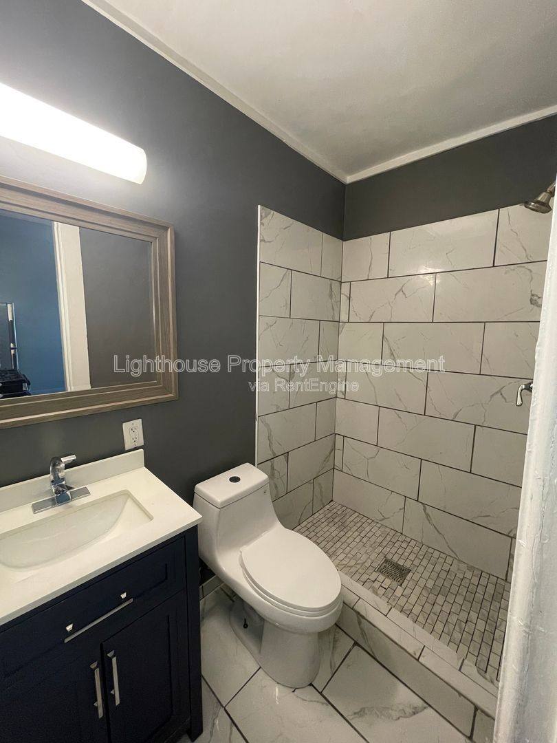 Apartment for rent at 809 W Cedar St #2, Kalamazoo, MI 49007