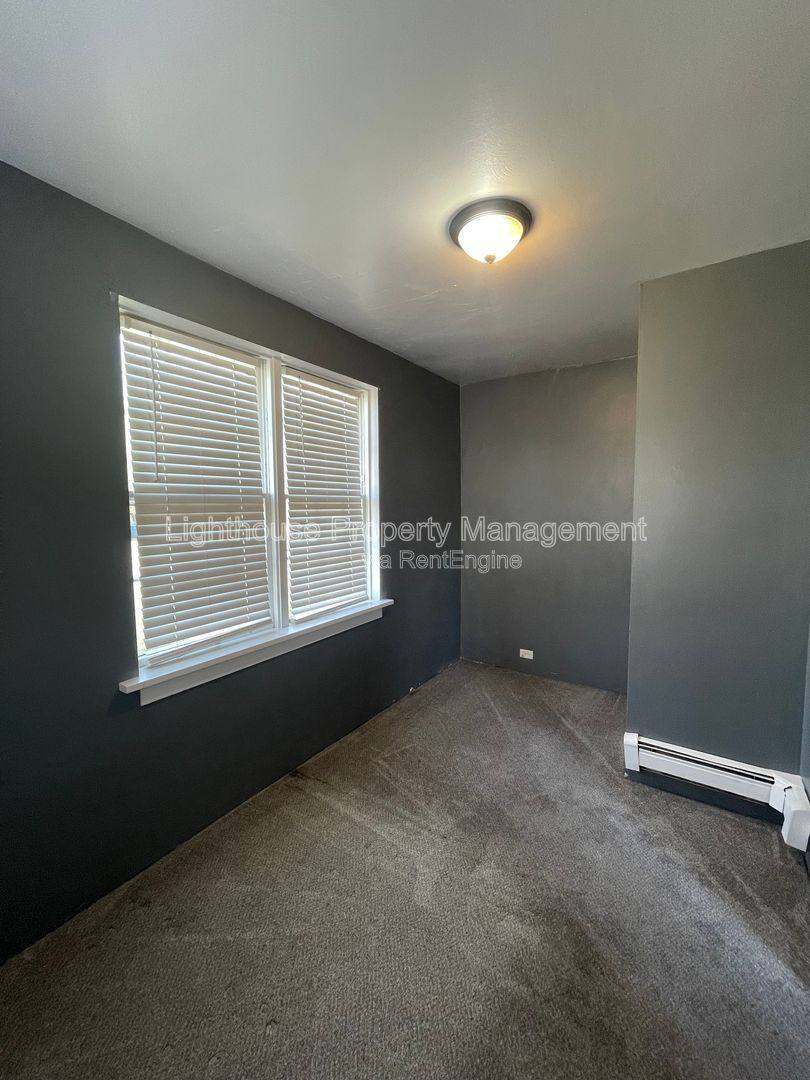 Apartment for rent at 809 W Cedar St #2, Kalamazoo, MI 49007