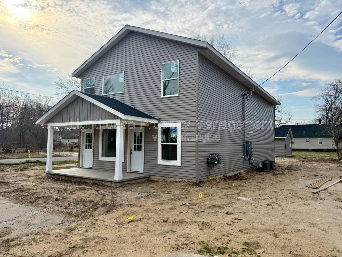 Apartment for rent at 313 Orchard Ave, Muskegon, MI 49442