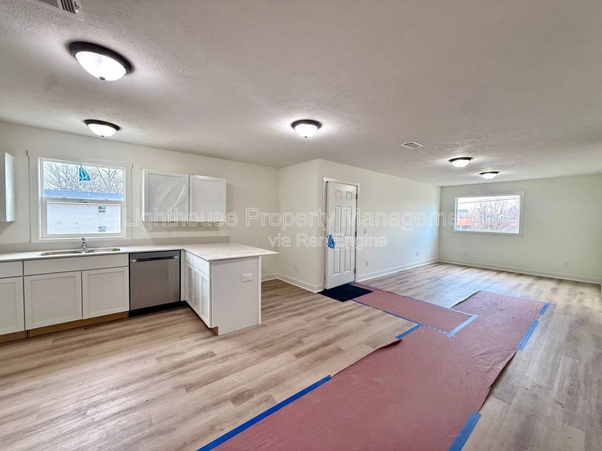 Apartment for rent at 313 Orchard Ave, Muskegon, MI 49442