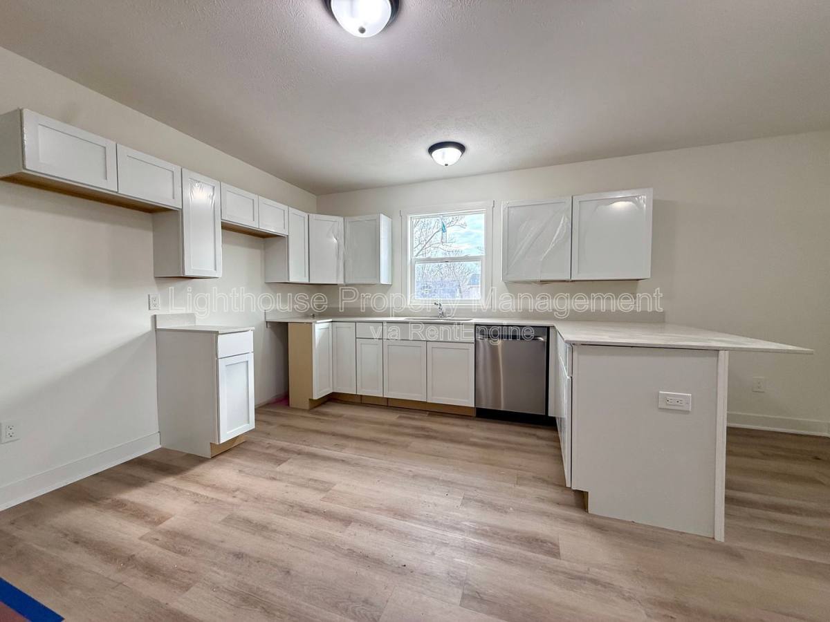 Apartment for rent at 313 Orchard Ave, Muskegon, MI 49442