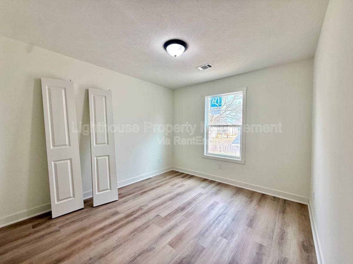 Apartment for rent at 313 Orchard Ave, Muskegon, MI 49442
