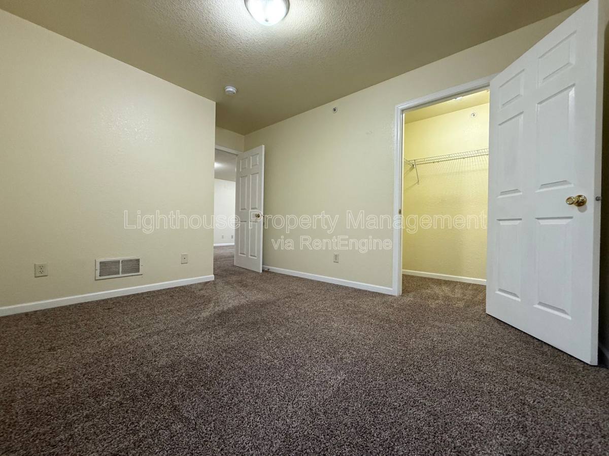 Apartment for rent at 860 Marquette Ave #15, Muskegon, MI 49442