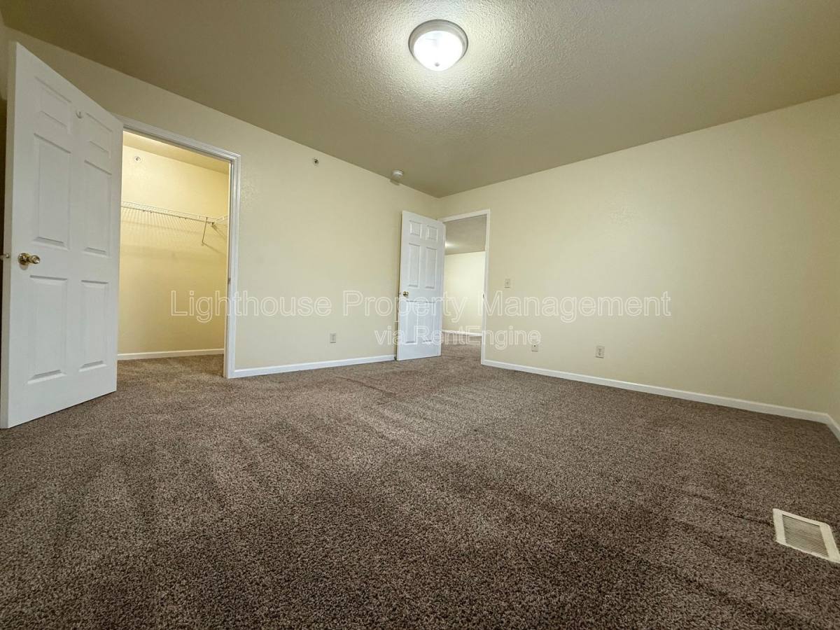 Apartment for rent at 860 Marquette Ave #15, Muskegon, MI 49442