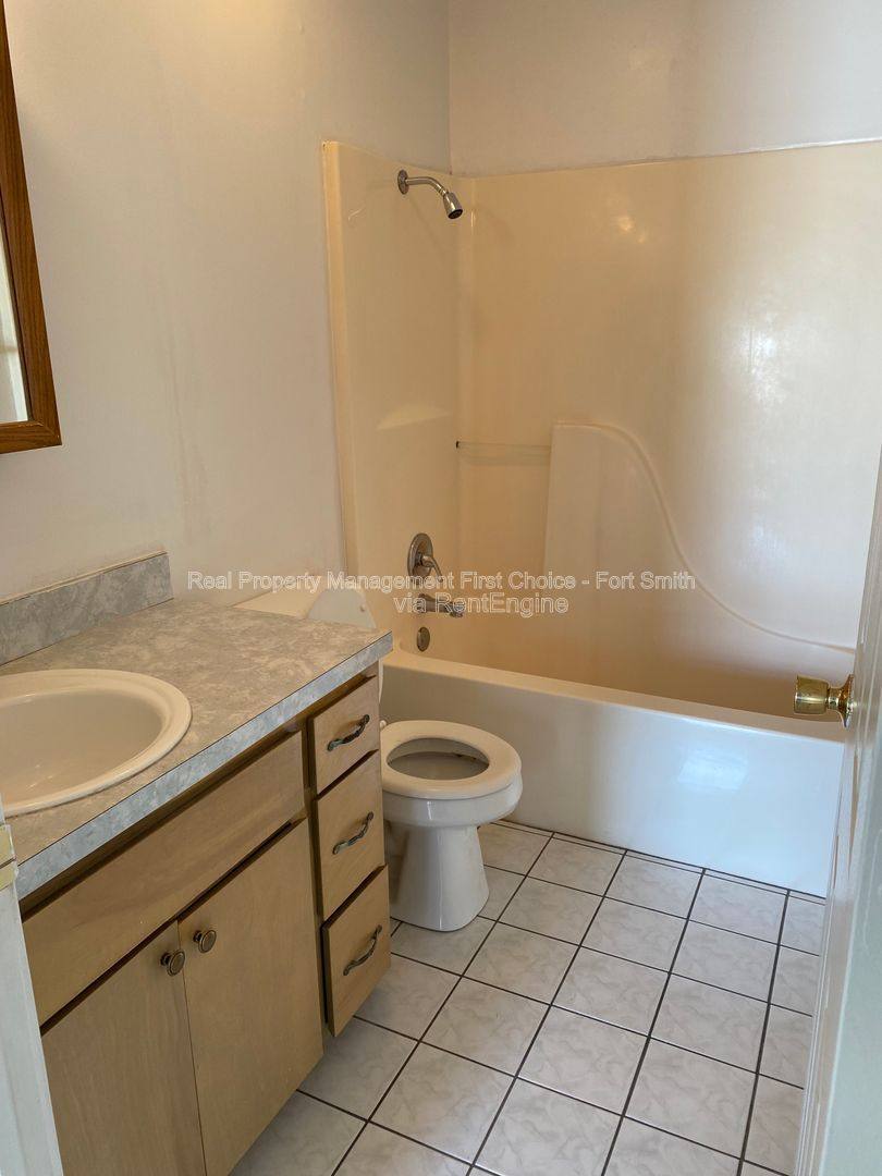 House for rent at 3505 Ridgeway Dr, Fort Smith, AR 72904