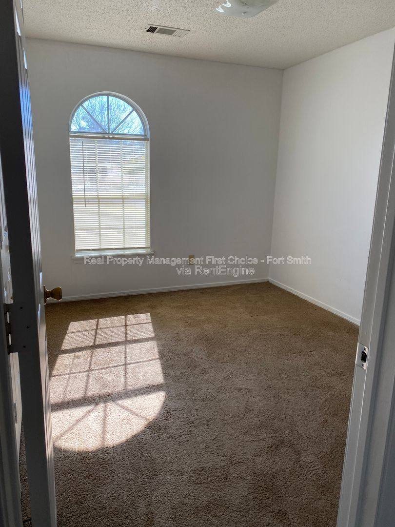 House for rent at 3505 Ridgeway Dr, Fort Smith, AR 72904