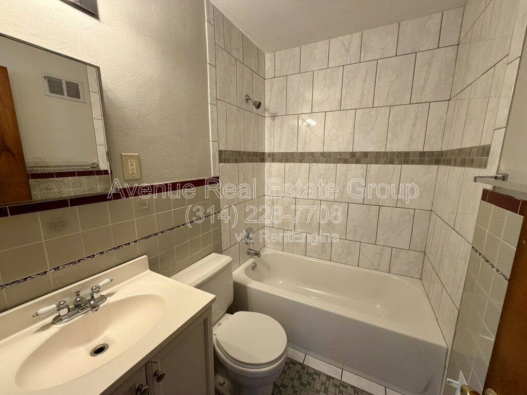 House for rent at 9905 Iveland Dr, Saint Louis, MO 63114